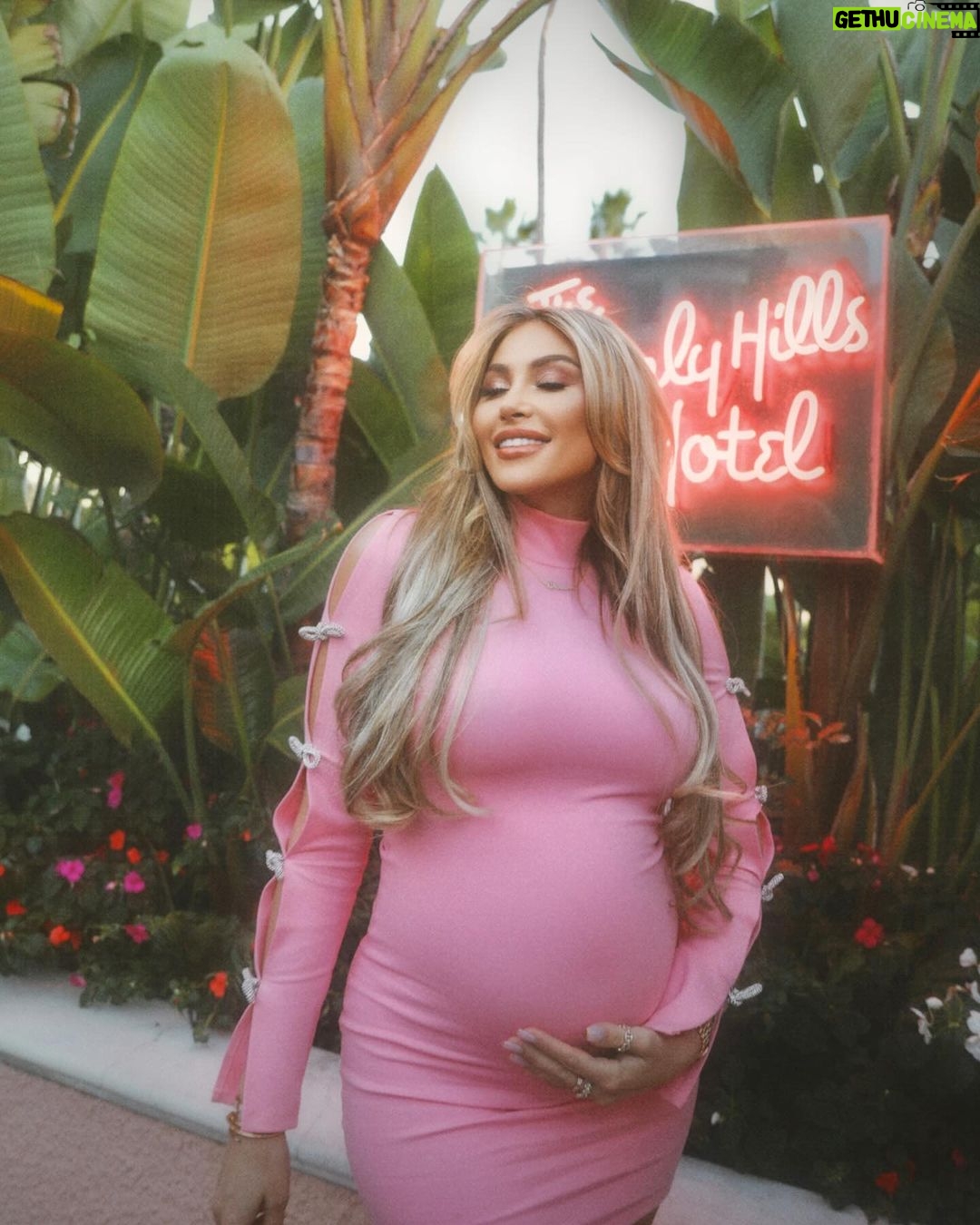 Khloë Terae Instagram - Queen & Princess of Beverly Hills 👸🏼💕🌴 Beverly Hills Hotel