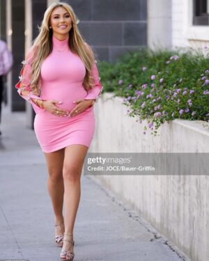 Khloë Terae Instagram - BUMPIN’ 🎀