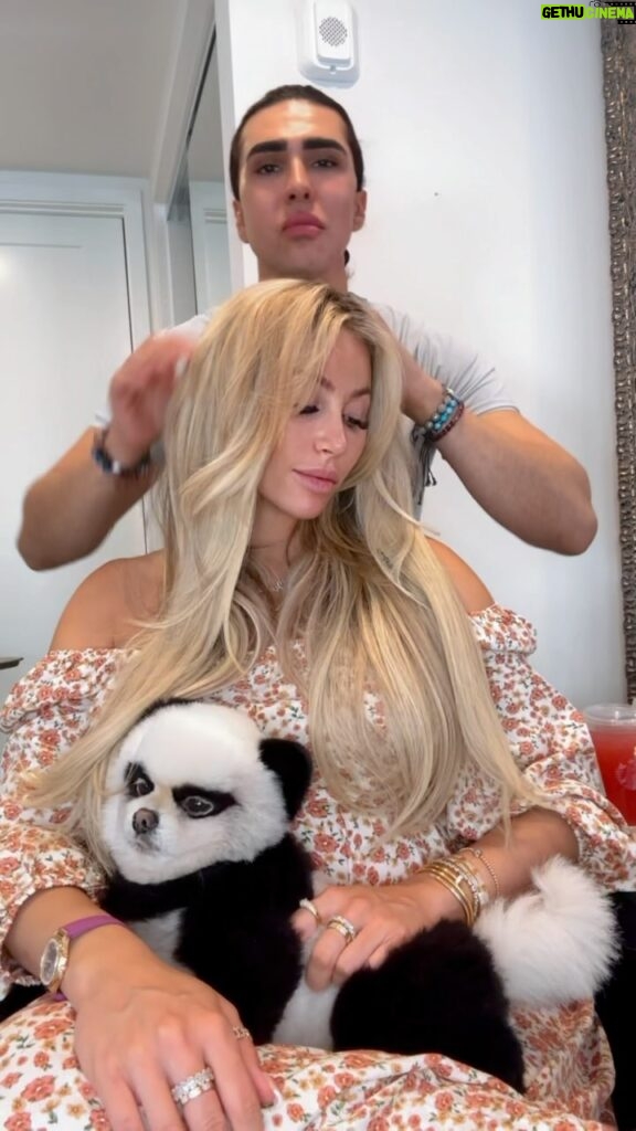 Khloë Terae Instagram - Baby shower hair in session 🐣💕 Khloe is wearing invisible tape ins in the length 22” in the shades ALMAFI SILK and FRENCH CRÈME BRÛLÉE @intactehair.official @aitous @khloe West Hollywood, California