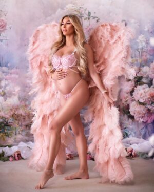 Khloë Terae Instagram - Happiness is carrying the whole universe inside of you 👼🏻🎀🪽 

photography by the one & only @alloriawinterphotography