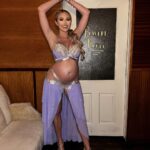 Khloë Terae Instagram – A belly dancer with a genie in her belly 🧞‍♀️✨🫶🏼 

The genie already granted me my wish: her in my belly 💫

#22weeks #pregnanthalloween Delilah Los Angeles