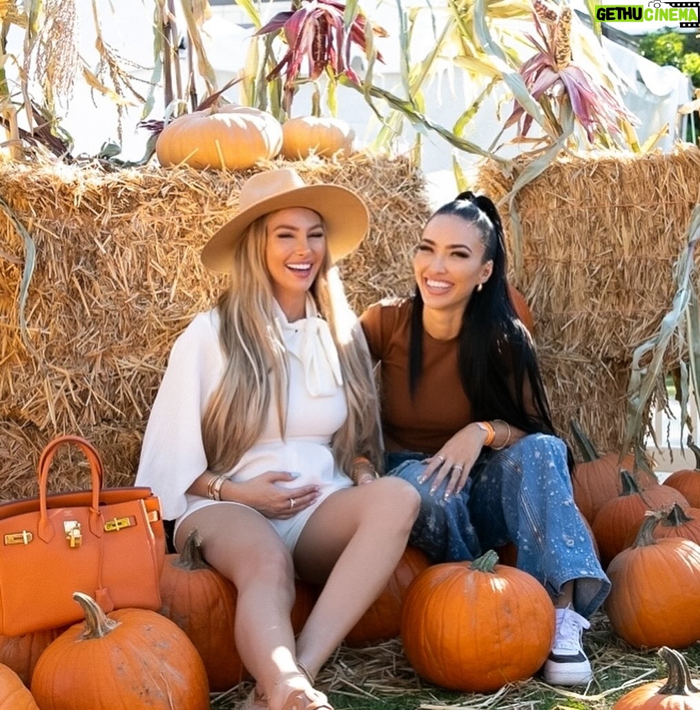Khloë Terae Instagram - & just think next year there will be four of us 🎃🎃🎃🎃 Calabasas Pumpkin Festival