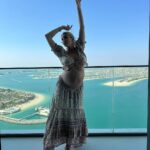 Khloë Terae Instagram - Dancing to the beat of our own hearts 🫶🏼✨ Dubai, United Arab Emirates