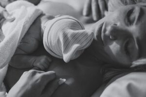 Khloë Terae Instagram - You’ll never know how truly strong you are until being strong is the only choice you have 🫶🏼

So incredibly overjoyed to announce our baby is earth side 

Worth every tear, pound, and contraction to feel you come into this earth from within me 

Birthed a love without bounds, without medication

Forever your mommy, my little leap day baby

Ocean Rose 🌊🌹 

02/29/2024 
7 lb 4.2 oz 
20.5 inch
8:58 🤍