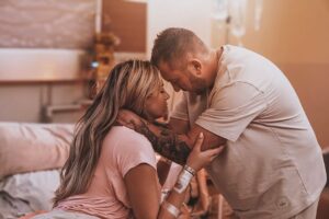 Khloë Terae Instagram - You’ll never know how truly strong you are until being strong is the only choice you have 🫶🏼

So incredibly overjoyed to announce our baby is earth side 

Worth every tear, pound, and contraction to feel you come into this earth from within me 

Birthed a love without bounds, without medication

Forever your mommy, my little leap day baby

Ocean Rose 🌊🌹 

02/29/2024 
7 lb 4.2 oz 
20.5 inch
8:58 🤍