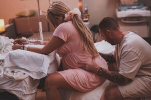 Khloë Terae Instagram - You’ll never know how truly strong you are until being strong is the only choice you have 🫶🏼

So incredibly overjoyed to announce our baby is earth side 

Worth every tear, pound, and contraction to feel you come into this earth from within me 

Birthed a love without bounds, without medication

Forever your mommy, my little leap day baby

Ocean Rose 🌊🌹 

02/29/2024 
7 lb 4.2 oz 
20.5 inch
8:58 🤍