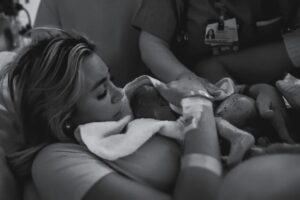 Khloë Terae Instagram - You’ll never know how truly strong you are until being strong is the only choice you have 🫶🏼

So incredibly overjoyed to announce our baby is earth side 

Worth every tear, pound, and contraction to feel you come into this earth from within me 

Birthed a love without bounds, without medication

Forever your mommy, my little leap day baby

Ocean Rose 🌊🌹 

02/29/2024 
7 lb 4.2 oz 
20.5 inch
8:58 🤍