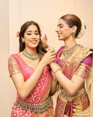 Khushi Kapoor Instagram - 🤍💐