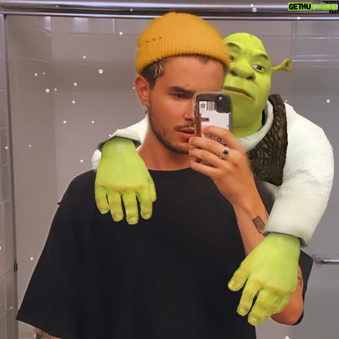 Kian Lawley Instagram - hey how u doin lil mama, lemme whisper in ur ear