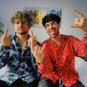 Kian Lawley Instagram - i ain’t never seen 2 pretty best friends