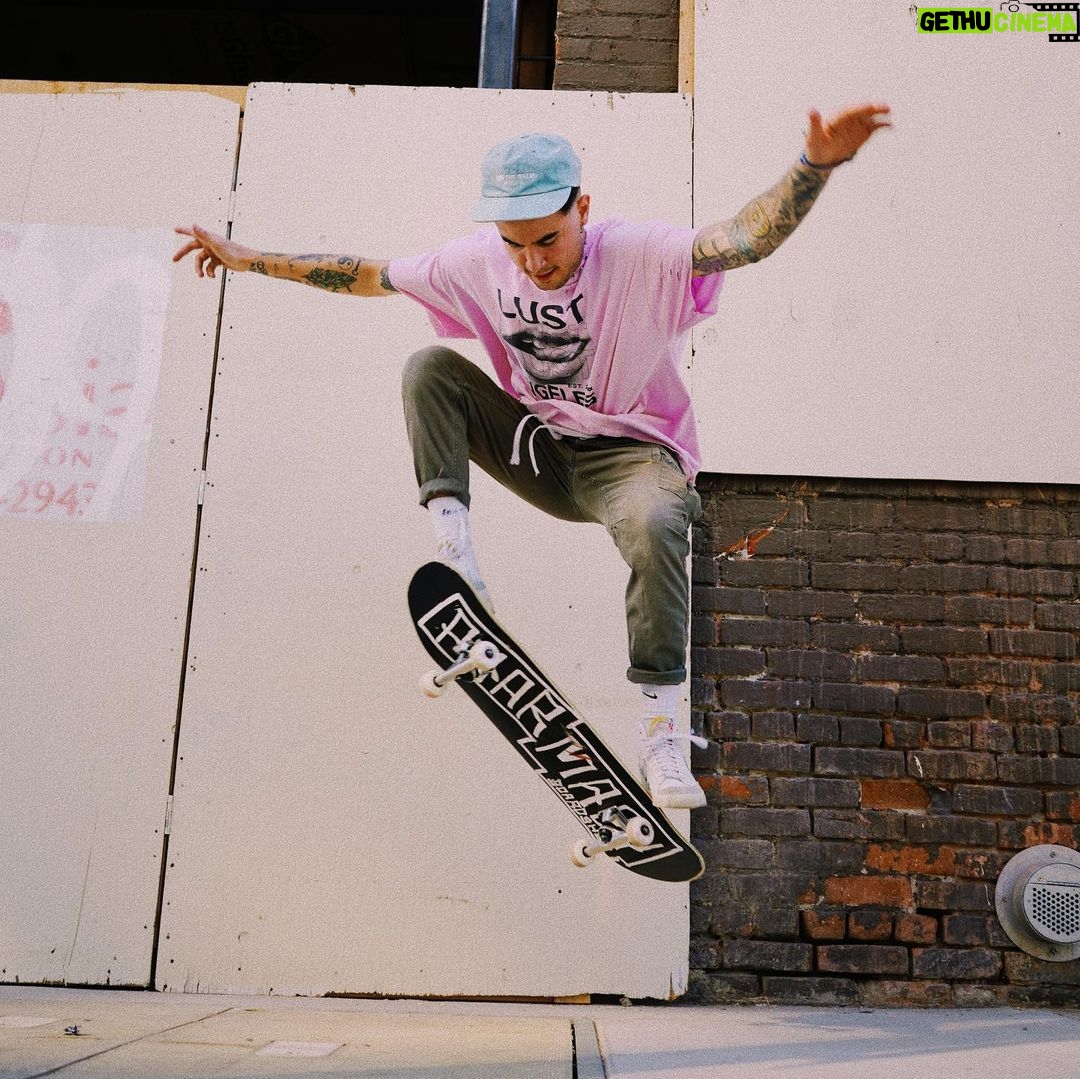 Kian Lawley Instagram - i have the highest ollie & cleanest pop-shov in LA 🥶 (don’t look at the last photo, it will haunt u 👻)