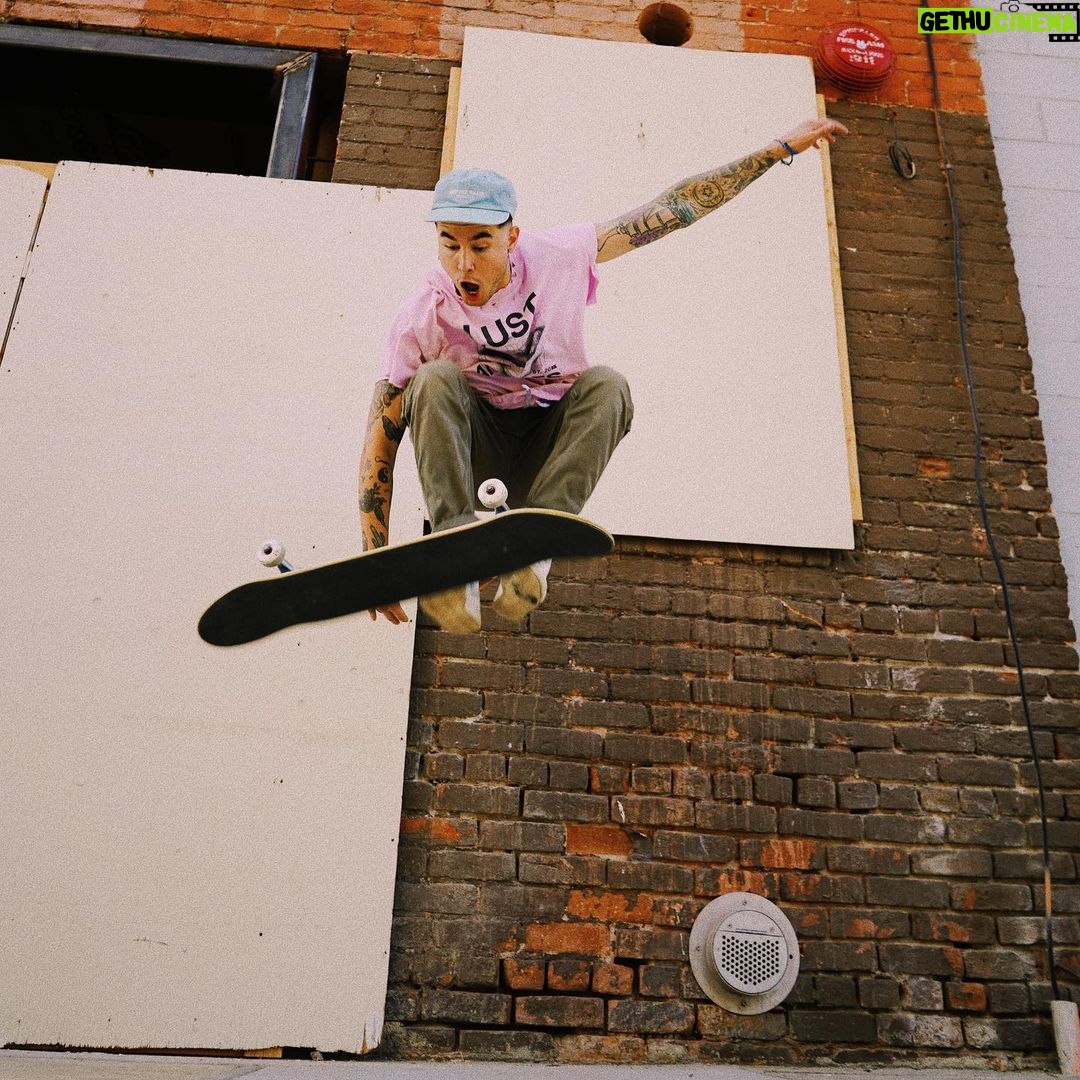 Kian Lawley Instagram - i have the highest ollie & cleanest pop-shov in LA 🥶 (don’t look at the last photo, it will haunt u 👻)