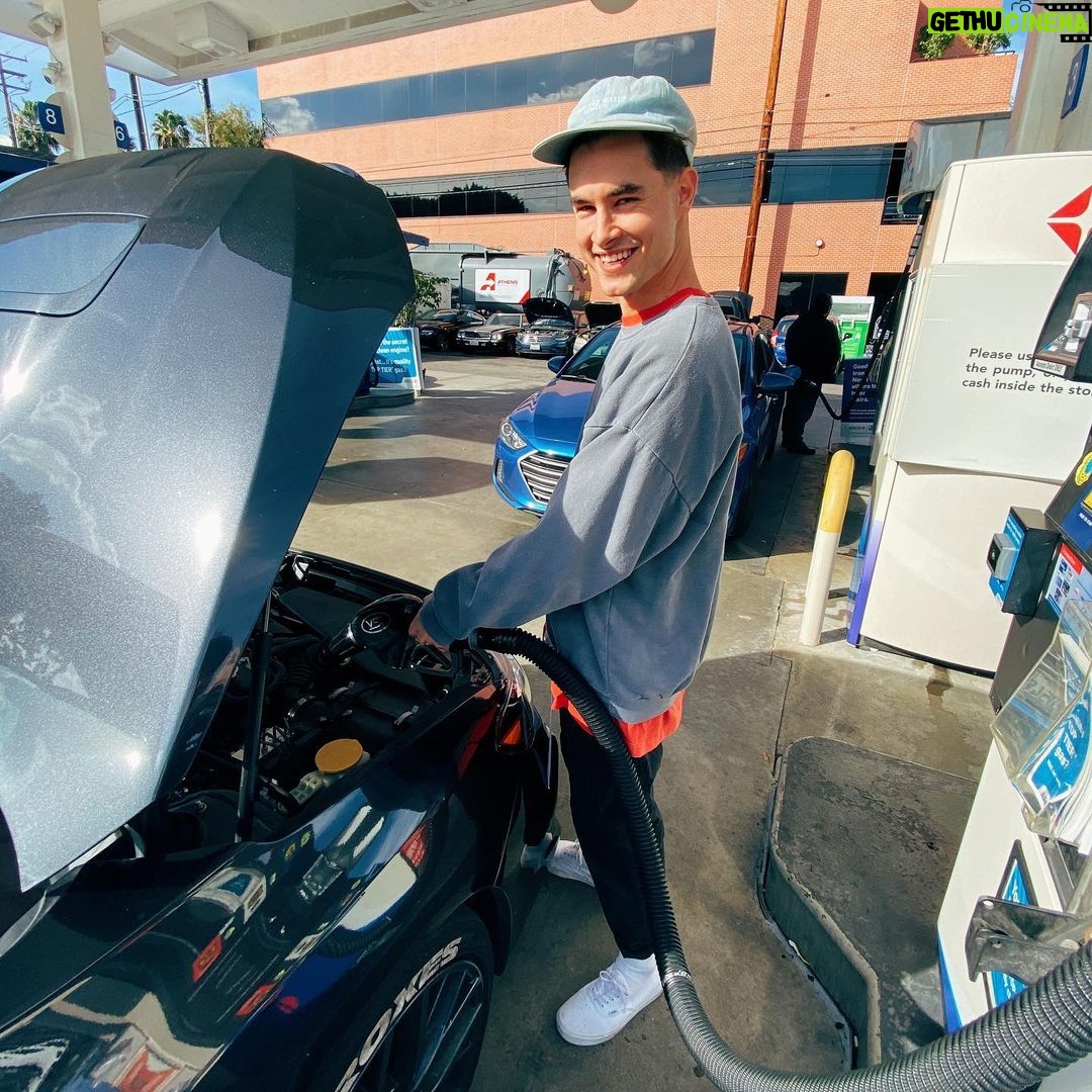 Kian Lawley Instagram - what is your dream car 💭🙏