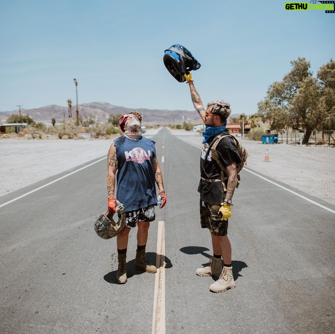 Kian Lawley Instagram - out in the middle o nowhere... yes i’m holding a burrito 🌯