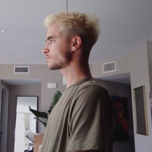 Kian Lawley Instagram - i’m blonde again 💇🏼‍♂️