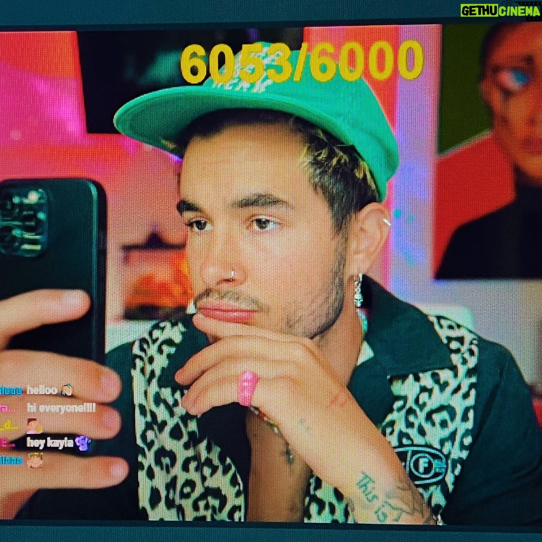 Kian Lawley Instagram - The people said it looks like a bowling shirt 🎳 What do u think?