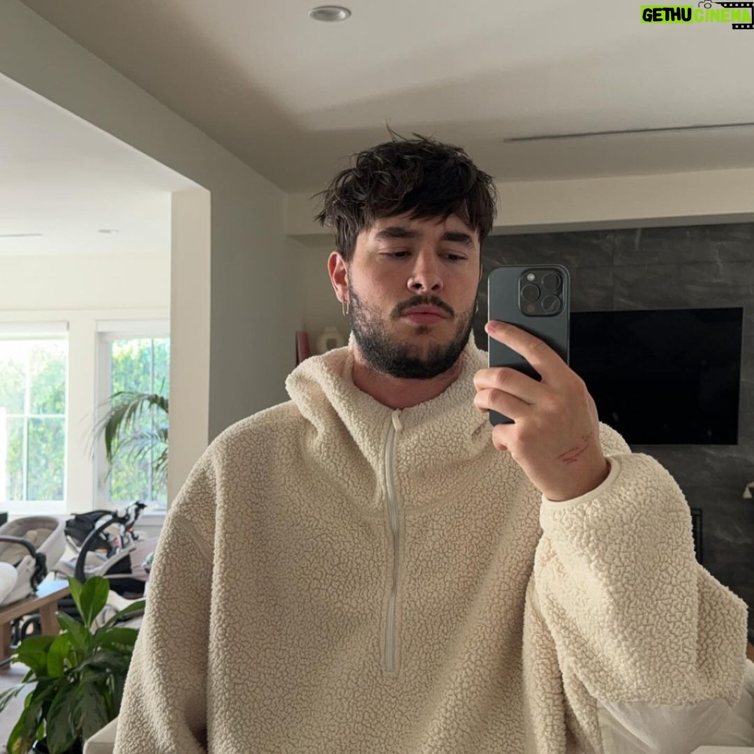 Kian Lawley Instagram - ALWAYS TIRED ππΌππΌ