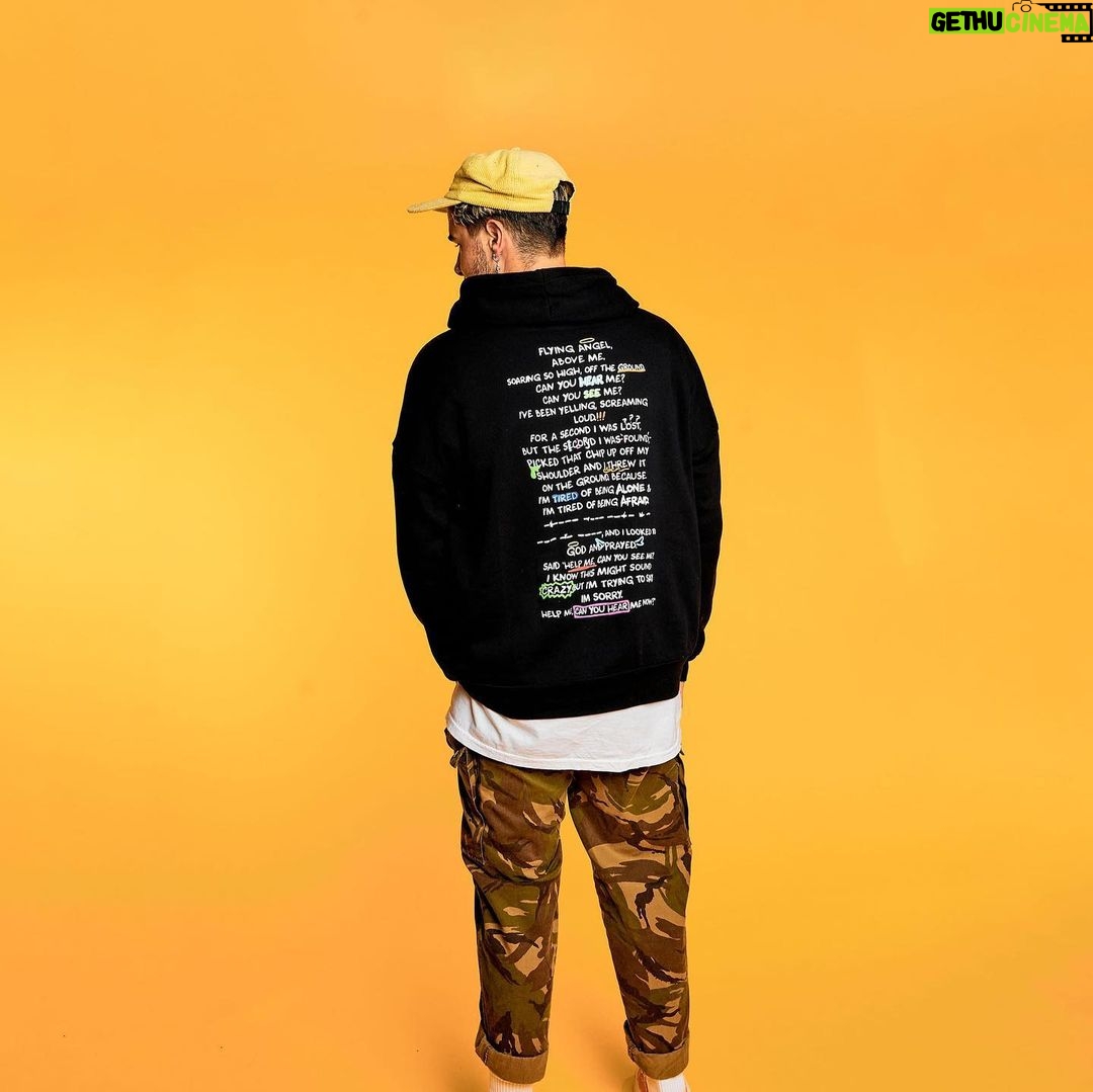Kian Lawley Instagram - OUT NOW 🔥 SHOP NEW COLLECTION RIGHT NOW CLICK THE PRODUCT ON THE PHOTO & GET URSELF SOMETHING BEFORE IT SELLS OUT COMPLETELY 😳