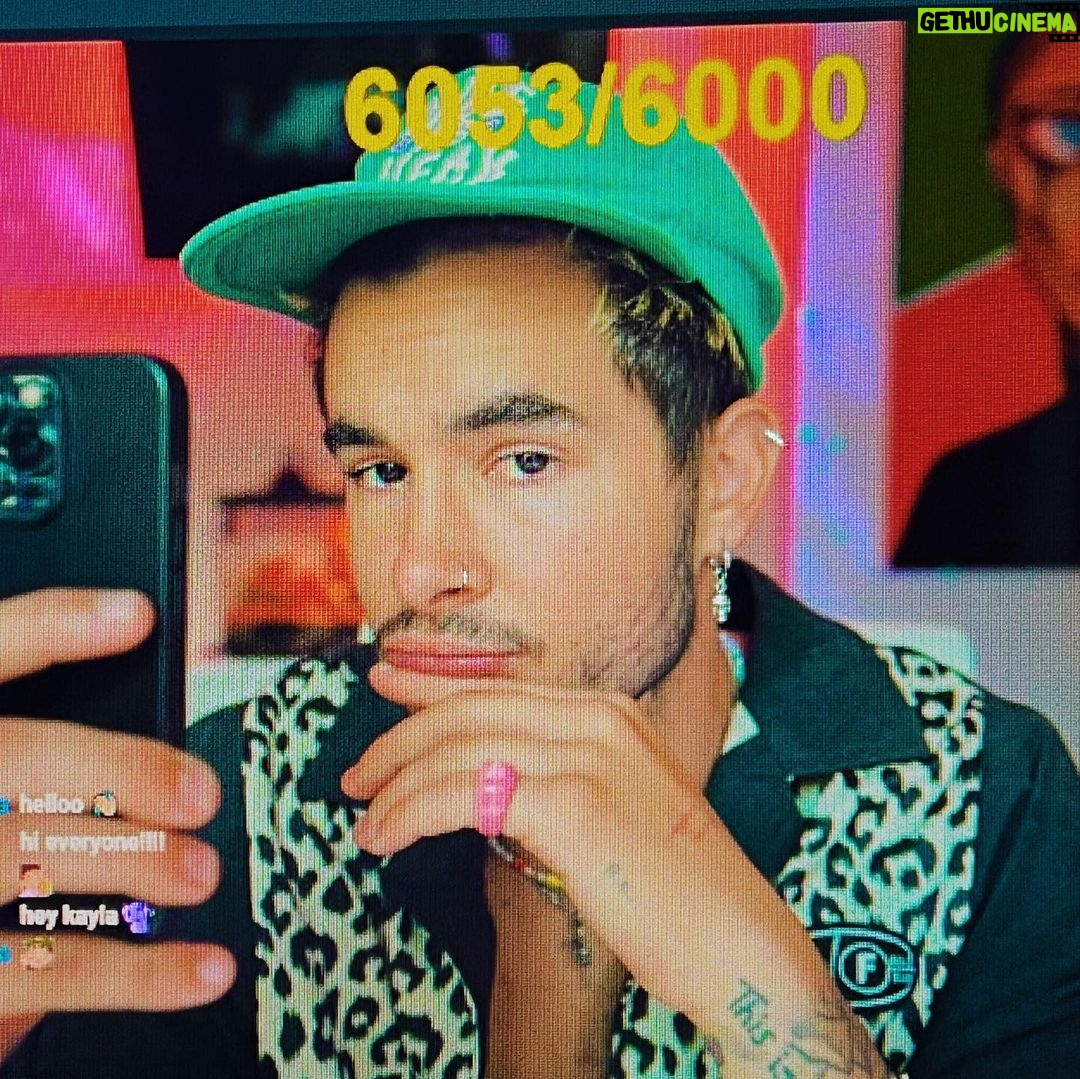 Kian Lawley Instagram - The people said it looks like a bowling shirt 🎳 What do u think?