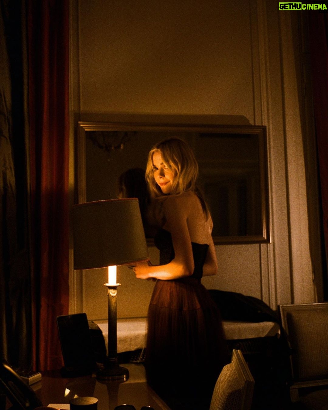 Kiernan Shipka Instagram - Getting spooky…