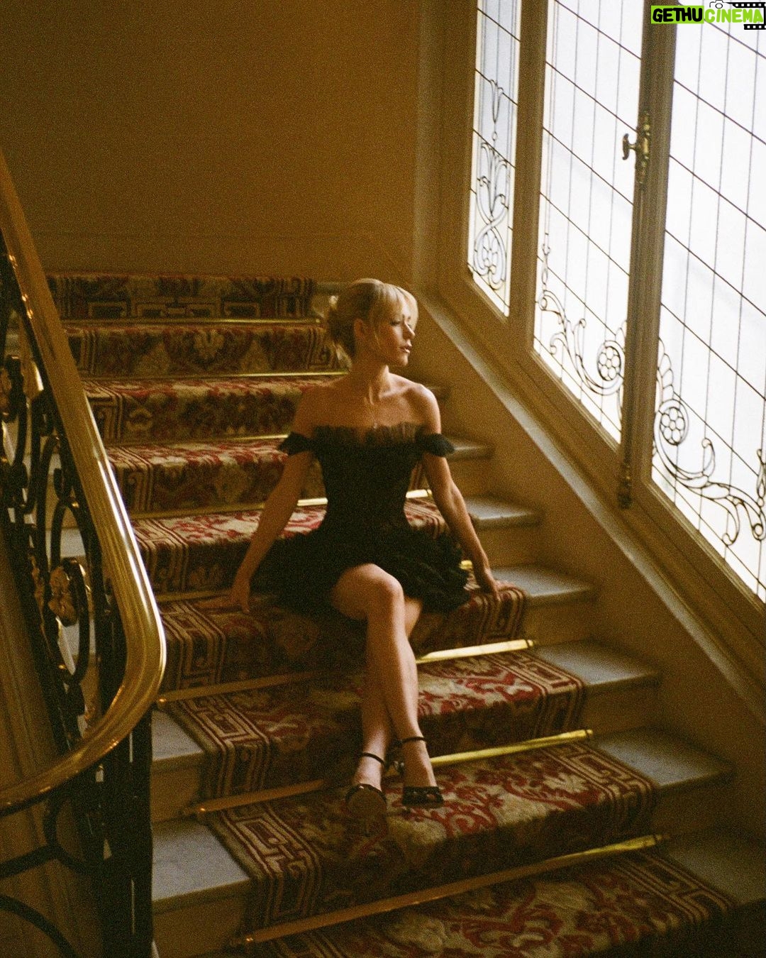 Kiernan Shipka Instagram - ⚡️@giambattistavalliparis