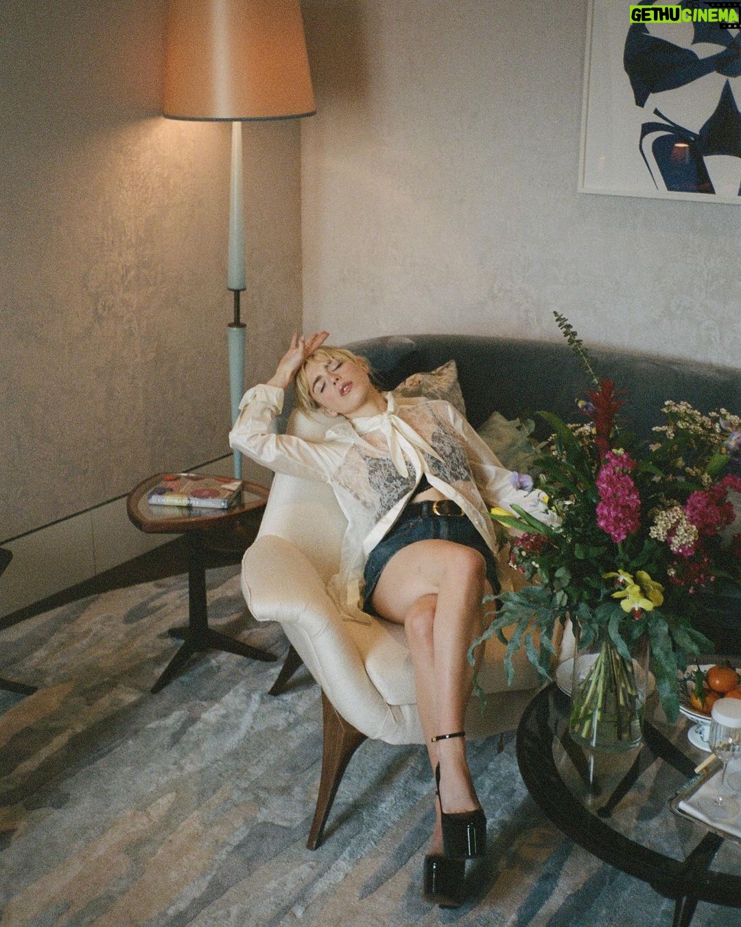 Kiernan Shipka Instagram - Working the weekend.