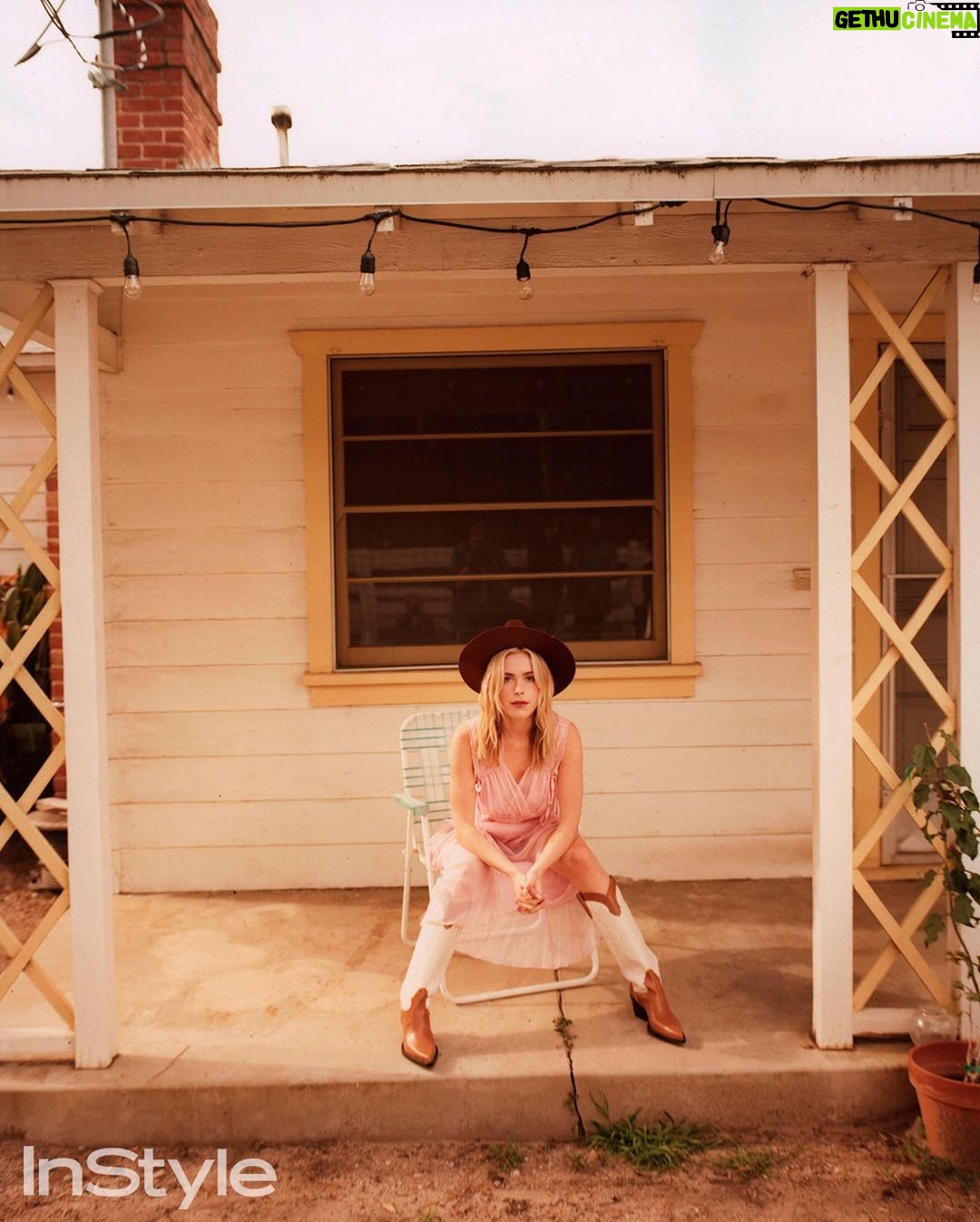 Kiernan Shipka Instagram - wrapping up @instylemexico