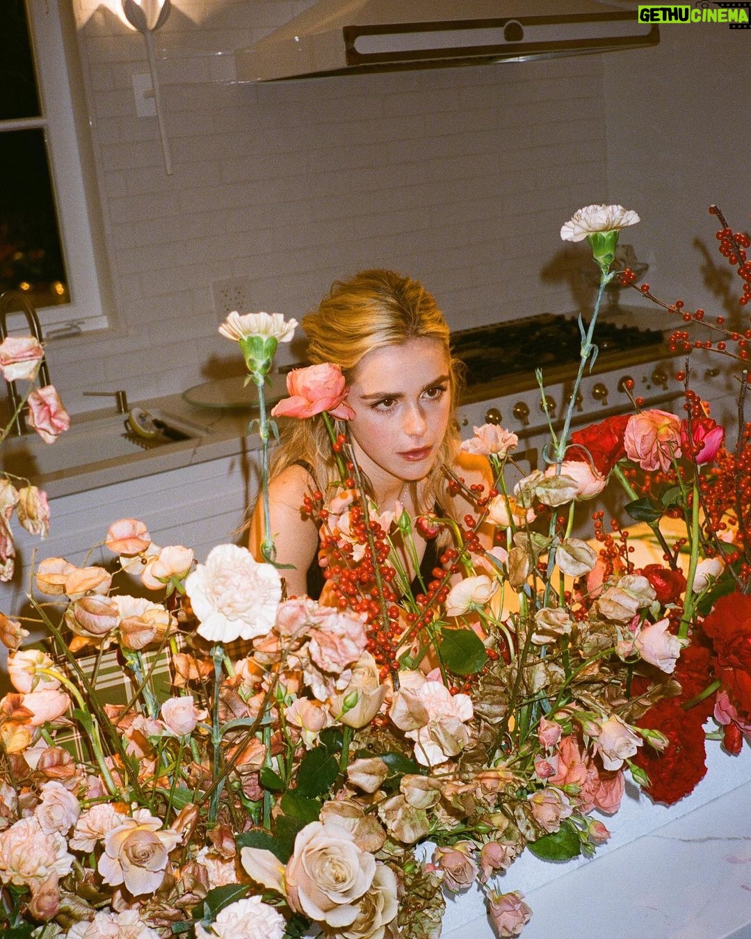 Kiernan Shipka Instagram - @maisonvalentino 🥀