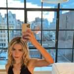 Kiernan Shipka Instagram - Okay bye now!!! 👋👋👋 New York City, N.Y.