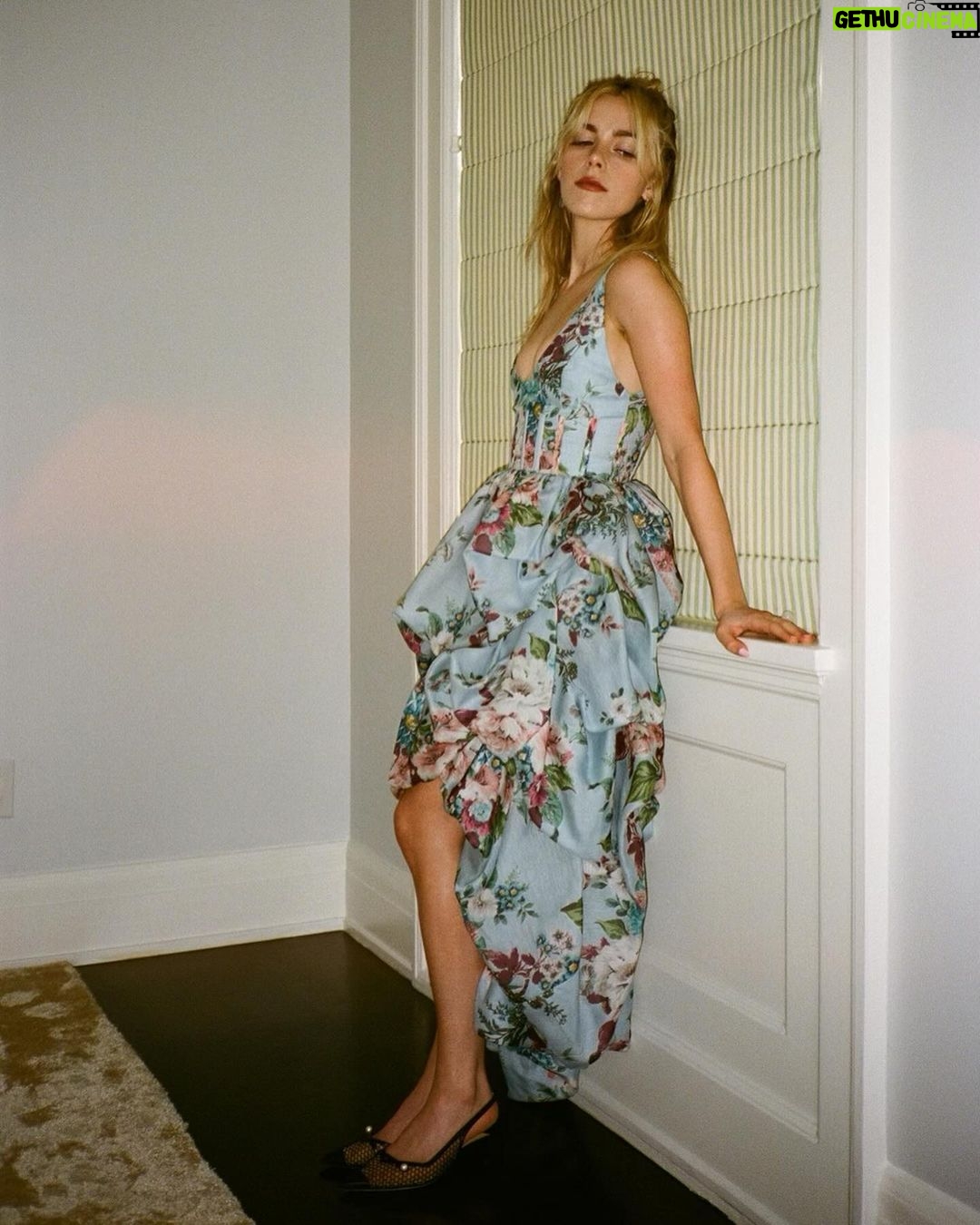 Kiernan Shipka Instagram - 🌸🌸🌸