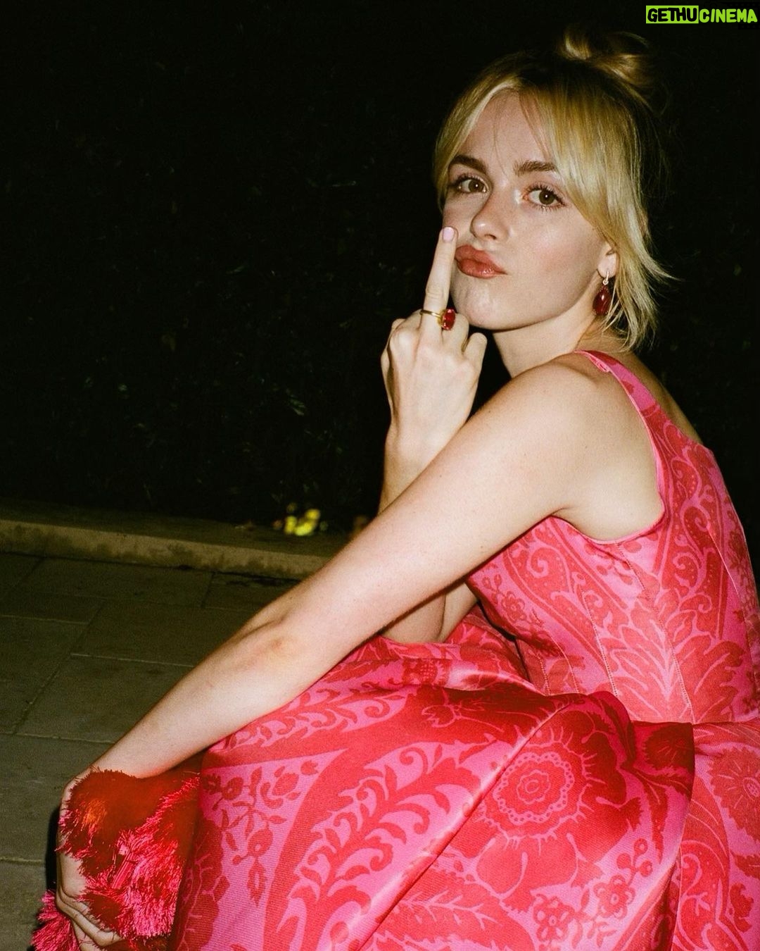 Kiernan Shipka Instagram - think pink :)