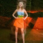 Kiernan Shipka Instagram - tree time 🌴