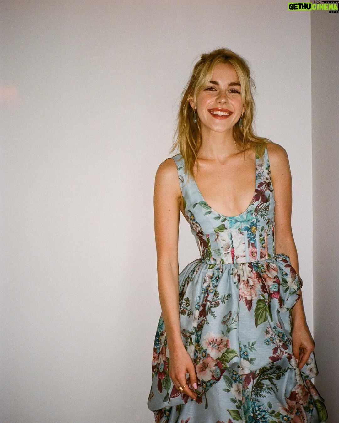 Kiernan Shipka Instagram - 🌸🌸🌸
