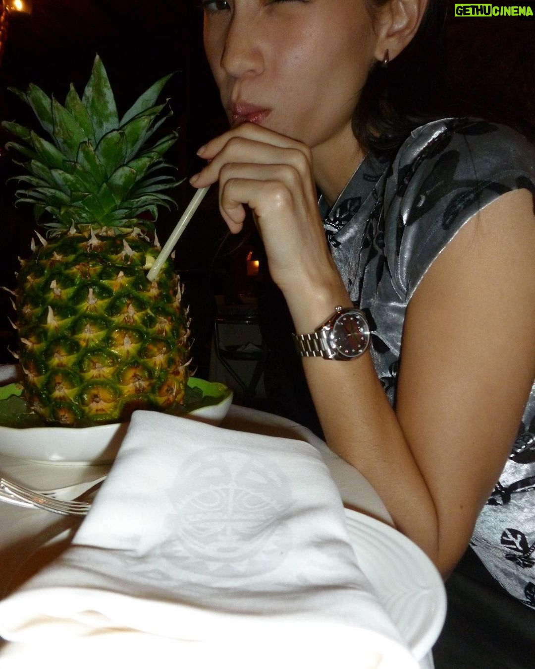 Kiko Mizuhara Instagram - Tropical Winter @omega 🍍🌺