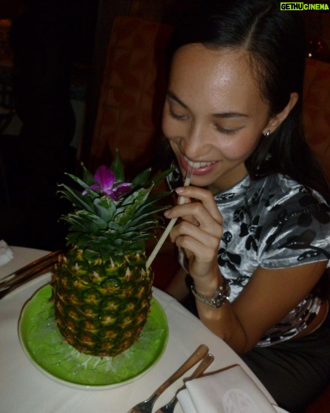 Kiko Mizuhara Instagram - Tropical Winter @omega 🍍🌺