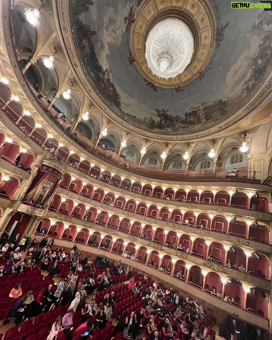 Kiko Mizuhara Instagram - Thank you for the beautiful birthday wishes! đ Took my family to Italy ( Roma & Firenze )this year to celebrate. We were all born in October! I share the same birthday as my mom! Her dream of seeing opera in Italy came true and we had a magical time together, feeling blessed. Thank you all! â€ïž ăăăăăźèȘçæ„ăç„ăăźèšèăăăăăšăăăăăŸăđđ»â€ïžä»ćčŽăŻćź¶æă§ă€ăżăȘăąăăăŒăăšăăŁăŹăłăă§ă«èĄăŁăŠăç„ăăăŸăăăç§ăăĄăŻç10æçăŸăă§ăćźăŻç§ăšæŻăŻćăèȘçæ„ăȘăźă§ăăæŻăźă€ăżăȘăąă§ăȘăă©ăèŠă怹ăć¶ăăçŽ æ”ăȘæ
ă«ăȘăăŸăăâ€ïž ăŸăæ„ćčŽăçŽ æ”ăȘæ
ăćșæ„ăŸăæ§ă«đ§đ»ââïžđ« Roma, Italia