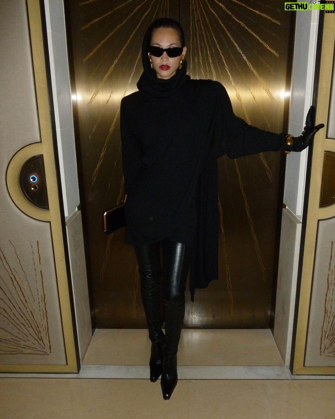 Kiko Mizuhara Instagram - Superbe! @ysl @anthonyvaccarello 🥀 Glam @dogi_ @marcelogutierrez @kalle_eklund ❤️ Paris, France