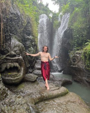 Kiko Mizuhara Instagram - take me back to bali🪷*¨✼•.water templeஓீ͜ ۣۜ