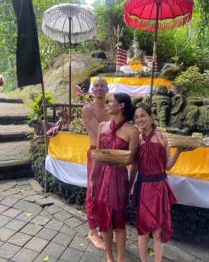 Kiko Mizuhara Instagram - take me back to bali🪷*¨✼•.water templeஓீ͜ ۣۜ