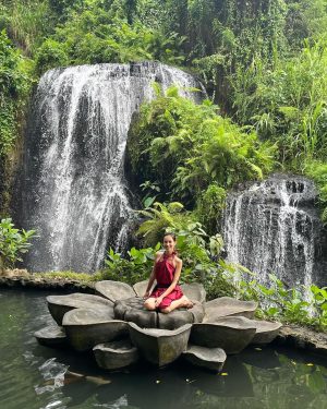 Kiko Mizuhara Instagram - take me back to bali🪷*¨✼•.water templeஓீ͜ ۣۜ