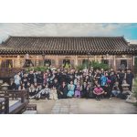 Kim Bum Instagram - - 안녕하세요. 이랑을 연기한. 아니, 이랑으로 살았던 배우 김범입니다. 지금 쓰는 이 글은,, 마지막 촬영날인 2022년 12월 21일에 쓰여졌답니다. 이 날의 감정을 기록하고 전달하여 말씀드리고자 글을 써봅니다. 저는 오늘, ….이랑과 작별인사를 하였습니다. 마치 형과 작별인사를 할때처럼 아니 그것보다 더 슬펐습니다. 다시는 못볼지도 모를 정말 좋아하는 친구와 인사를 했기 때문이죠. 물론 오늘 이후에도 이랑으로서 인사를 드릴일이 있을지 모릅니다. 제작발표회나 다른 곳에서 가끔 인사를 할일이 있을지 모르나, 38년도에서의, 아니 구미호뎐이라는 곳에서의 이랑은 마지막이었을지 모릅니다. 본능적으로 알았답니다. 시즌1때 촬영이 끝나면서는 막연하지만 마지막이 아니지않을까 하는 그런 희망이 섞였던 날이었지만, 오늘은. 뭔가. 마지막. 이라는것이 느껴졌습니다. 저는., ‘사람’을 어떻게보면 이랑보다도 좋아하지 않는 성격이었습니다. 철없이, 혼자 스스로 상처 받았다 생각하고 외롭다 생각했던 사람인데요, 그래서 더 처음에 이랑이라는 친구에게 끌렸는지 모릅니다. 그 상처많고 다가오는 모든 사람을 밀어내는 그 친구에게, 다가갔던 첫날부터 모든 날이 기억납니다. 그런데, 그 이후로 이랑으로 살아간 모든 날이 그 친구 덕분에 사람의 따뜻함을 느꼈고 소중함을 느꼈고 단 한순간도 외롭지 않았습니다. 그건 시즌1부터 이랑이라는 친구를 좋아해주시고 공감해주시고 제 편에 서주신, 인연이 되어주신 여러분들 덕분이라고 생각합니다. 참 힘이 되었습니다. 고맙습니다. 인간의 따뜻함을 알려주신 여러분. 고맙습니다. 저도 여러분들에게 재미와 감동과 제가 가지고 느낀 모든것을 드리려고 9개월 가까이를, 아니 시즌1부터 3년동안 한순간도 이랑을 놓은 적이 없었습니다. 제발 부디 잘 전달되었기를 . 제가 개인적으로는 참 표현을 잘 못하는 성격인데요, 직접 전달할수 있는 사람들에게는 이 마음들을 꼭 직접 전달하겠습니다. 행복했습니다. 앞으로도 굉장히 오랫동안 추억하며 행복할겁니다. 방송을 보는 내내도, 다시금 볼때에도 구미호 생각이 문득 날때에도 행복할겁니다. 이랑의 인연이 되어주신 모든 분들께 감사드립니다. 참 고마웠습니다 🦊❤️