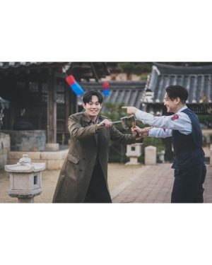 Kim Bum Instagram - -
할머니 지갑에 
있을법한…
일어나서 방송봐
지켜본다
방송이 3회밖에 안남았다니..
그렇게 웃으면 
도끼질을 할수가 없잖아
멋있는척은 못하겠고
집에좀 데려다주세요
피 분장 전 내옷은 소중하니까요 

곧 구미호뎐1938 tvn 
On prime