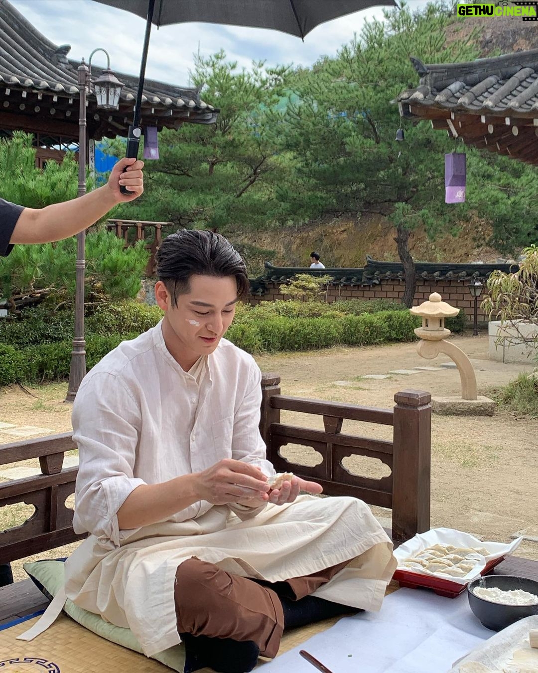 Kim Bum Instagram - - 구미호뎐 1938 ep.9-10 스포일러 없이 사진 올려보도록하자 . …… 안되겠다 그냥 방송 보도록 하자.