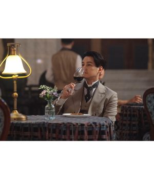 Kim Bum Instagram - -
가족사진
찰
칵
wine 
Or whiskey ?
Yee ha! 
손들어
이연 (by.미호 대역 블라디미르 니콜라이 주니어 3세를 소개합니다)(마치 그런 이름일것같지 않나요?) 
이상한 아저씨
멍-
-
-
12시간도 더 남았네. 구미호뎐1938 ep.6