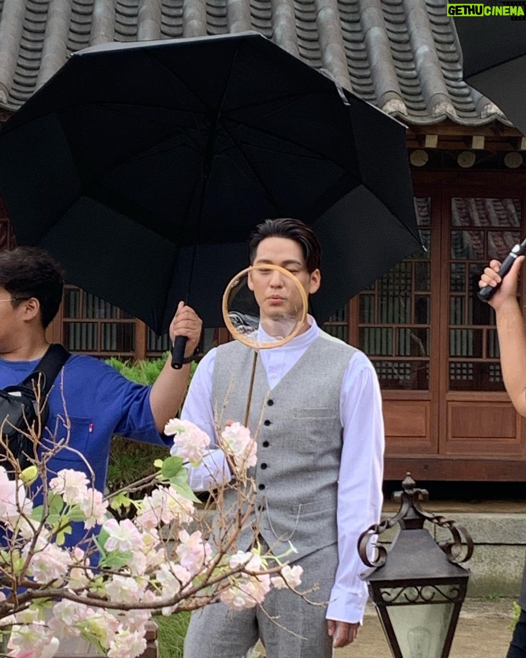 Kim Bum Instagram - - 나 피흘리는거 왜이렇게좋아해 꽃보다나ㅁ..아니다 ✌️ 쏘옥 쏙쏙쏙 바앙울 Ep.5 등산(최고의스탭들) 이제 멀끔해지지! 주모 여기 막걸리 하나 - - 일주일 왜이렇게 안가요…? - - 600은 조금만 기다려줘 고마워 -