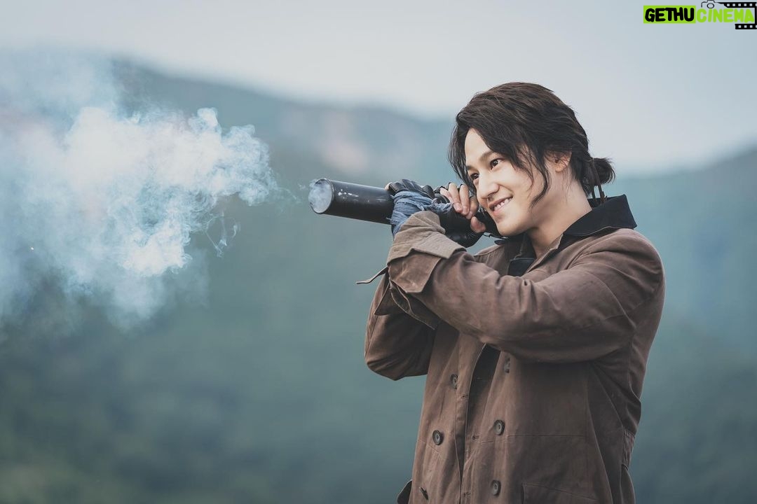 Kim Bum Instagram - - 이랑 등장 랑아 너 저~기 가서 앉아있어. (네? 너무 먼데요?) 멀다고 했잖아요 🤯 🐴 쟤네 모하지 죽인다 최승자헤어살롱 커피담당 하아……. 헤어컷 구미호뎐1938 너무너무 재밌다 Rang’s first appearance Director: U should go there. 🦊: ???? There…? I said its too far 🤪 🐴 Wt r they doing? 🪓 Choi’s Hair salong coffee man Hahhh…… Bros Wow… this show is 👍 - 오래기다리셨죠 ? 네 하루 남았습니다 내일도 구미호뎐1938 tvn 밤 9:20 Anytime @primevideo