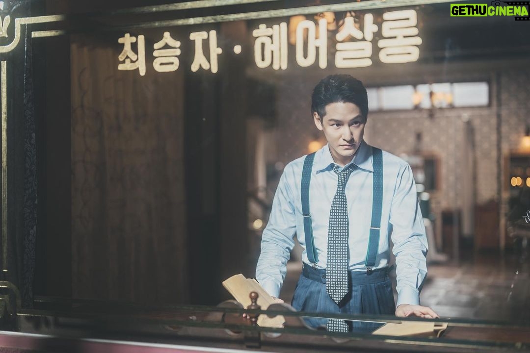 Kim Bum Instagram - - 이랑 등장 랑아 너 저~기 가서 앉아있어. (네? 너무 먼데요?) 멀다고 했잖아요 🤯 🐴 쟤네 모하지 죽인다 최승자헤어살롱 커피담당 하아……. 헤어컷 구미호뎐1938 너무너무 재밌다 Rang’s first appearance Director: U should go there. 🦊: ???? There…? I said its too far 🤪 🐴 Wt r they doing? 🪓 Choi’s Hair salong coffee man Hahhh…… Bros Wow… this show is 👍 - 오래기다리셨죠 ? 네 하루 남았습니다 내일도 구미호뎐1938 tvn 밤 9:20 Anytime @primevideo