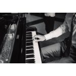 Kim Bum Instagram - - 🎹 나 천재 88개의 건반 그것도 소원에 포함되나? Going up 진짜 올라가서 봄 아이컨택트 아이컨택트 🌬️ - #구미호뎐1938 일주일 언제 기다려요.