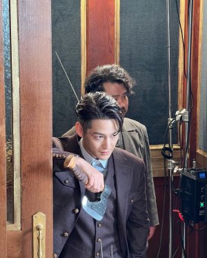 Kim Bum Instagram - 🦊
구미호뎐 1938 이랑

(마지막사진; 나 이런것도 할줄 안다)