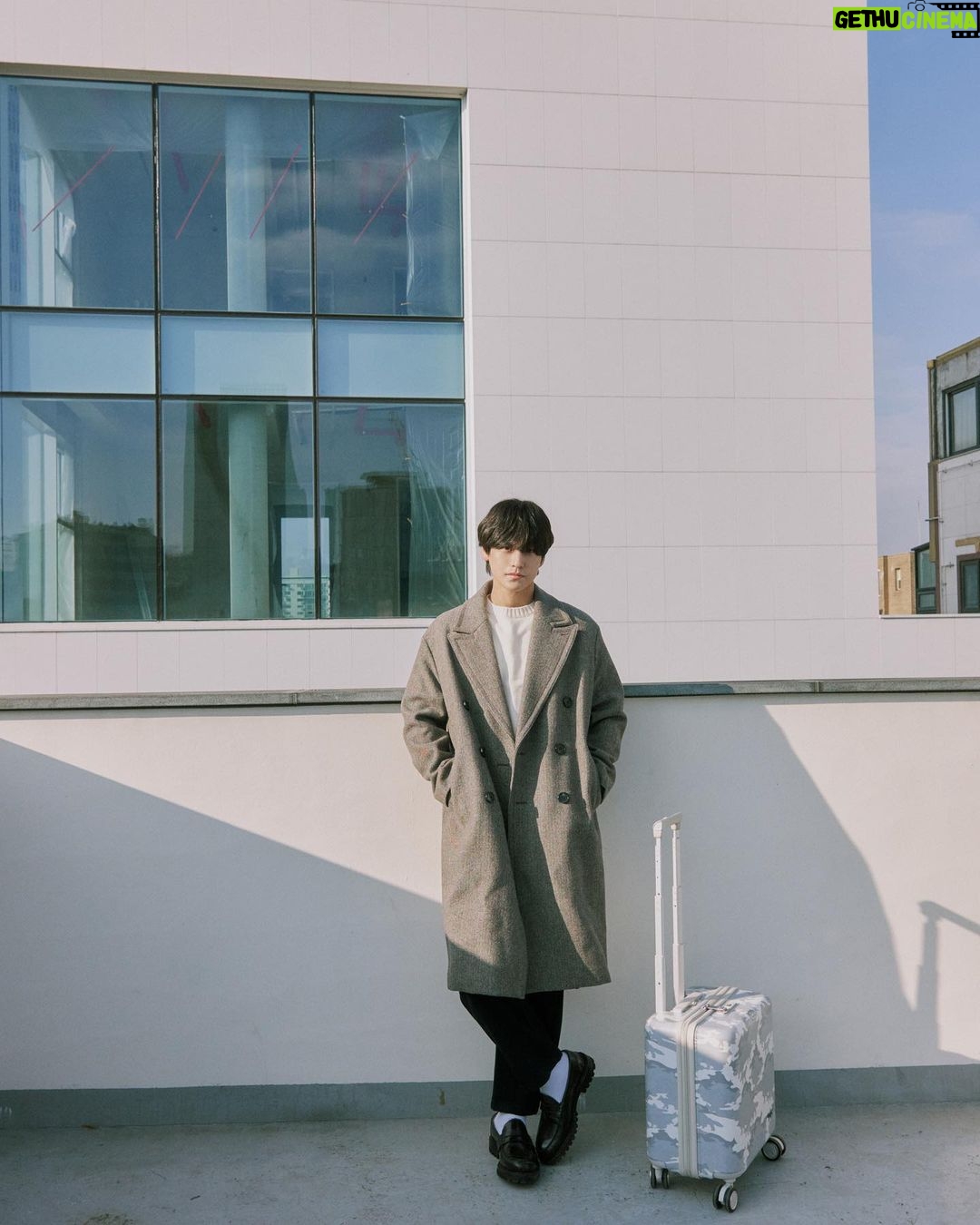 Kim Bum Instagram - #AD #쌤소나이트 #MaisonKitsunexSamsonite #CarryYourWanderlust #Samsonite
